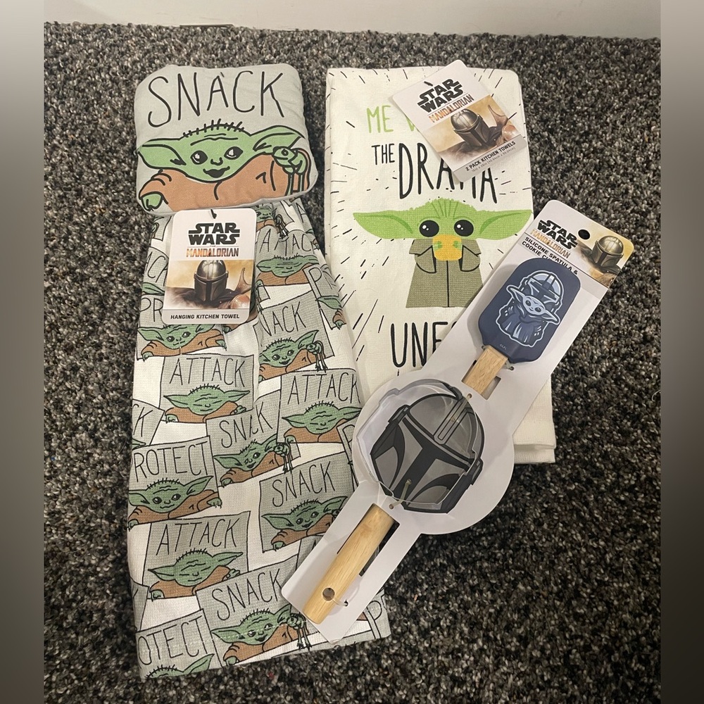 The Mandalorian Tee Towel Set